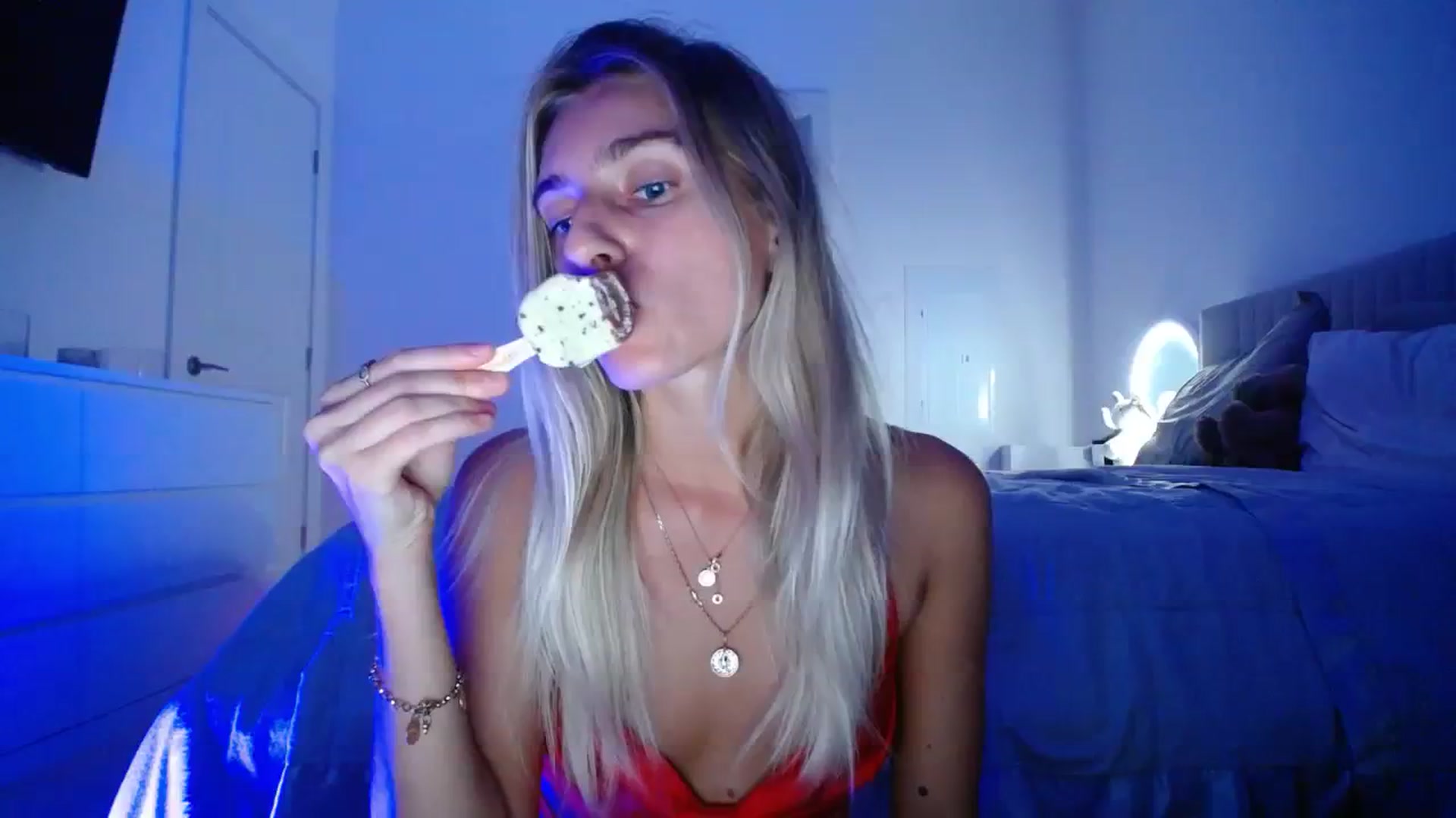 Gallery image thumbnail from Vodka_Queen's myfreecams stream on, 08/18/2023, 04:57 image 14 of 20