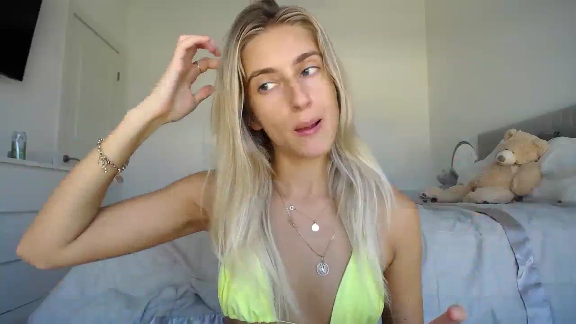 Gallery image thumbnail from Vodka_Queen's myfreecams stream on, 08/18/2023, 23:04 image 10 of 20