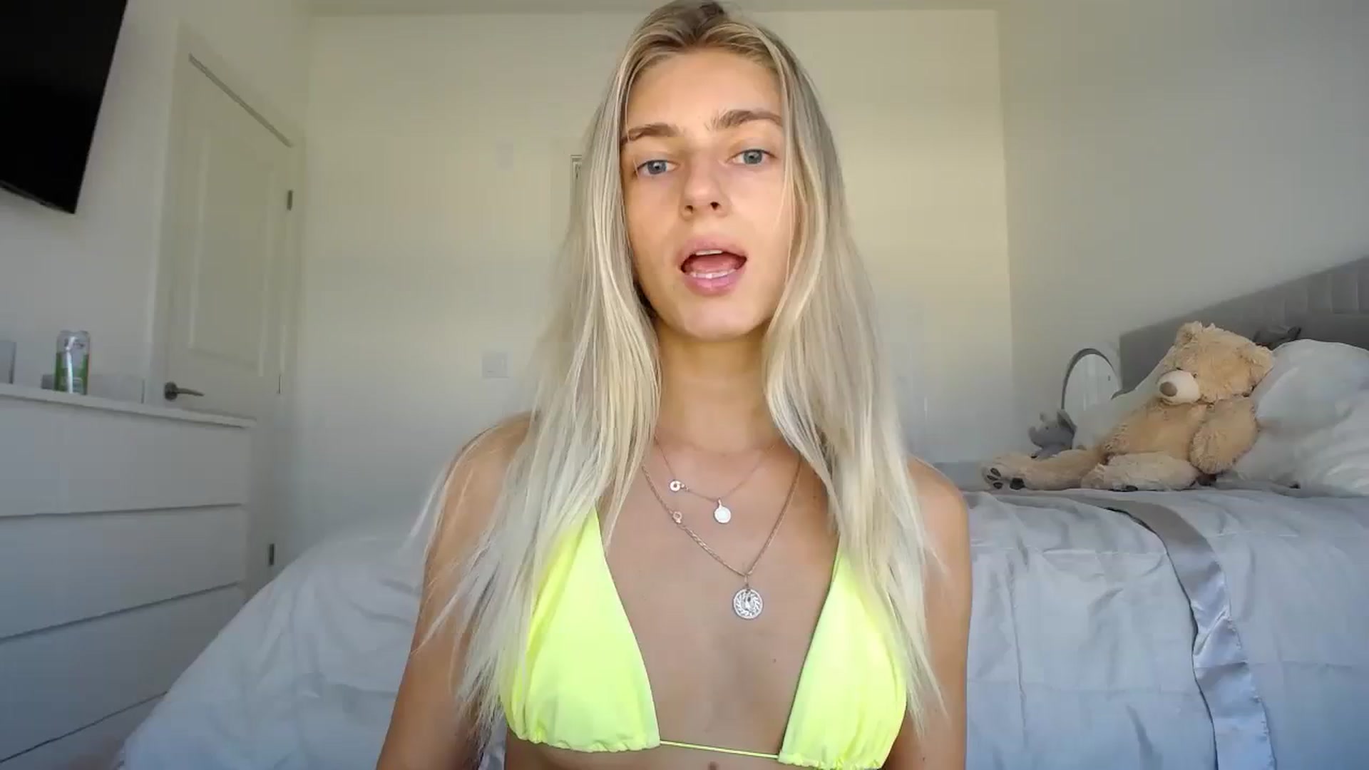 Gallery image thumbnail from Vodka_Queen's myfreecams stream on, 08/18/2023, 23:04 image 1 of 20