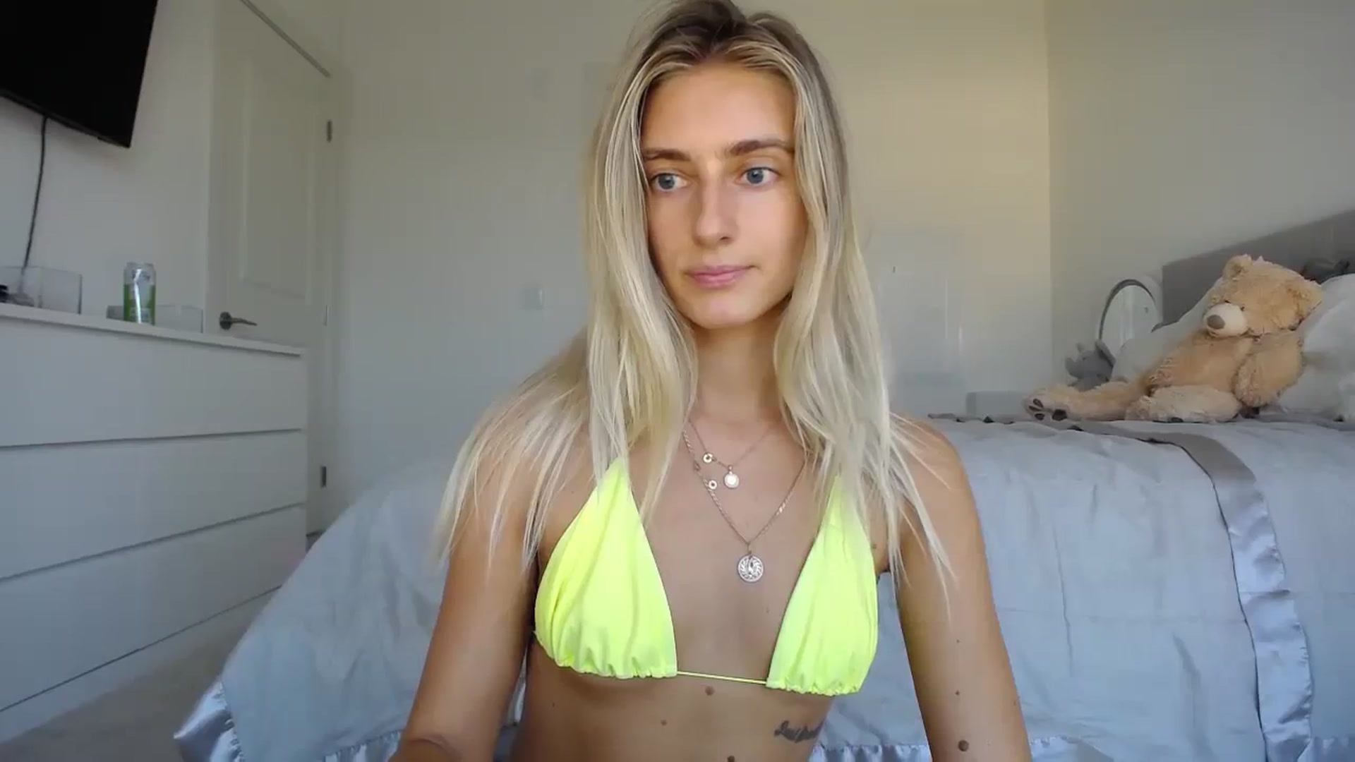 Gallery image thumbnail from Vodka_Queen's myfreecams stream on, 08/19/2023, 24:01 image 13 of 20