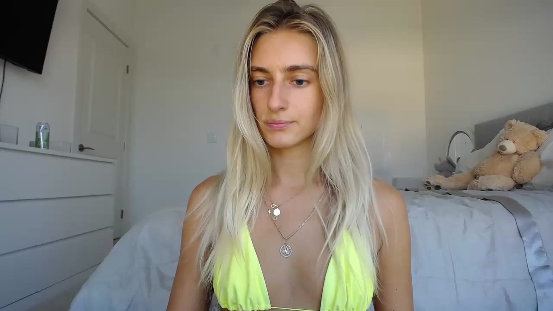 Gallery image thumbnail from Vodka_Queen's myfreecams stream on, 08/19/2023, 24:01 image 8 of 20