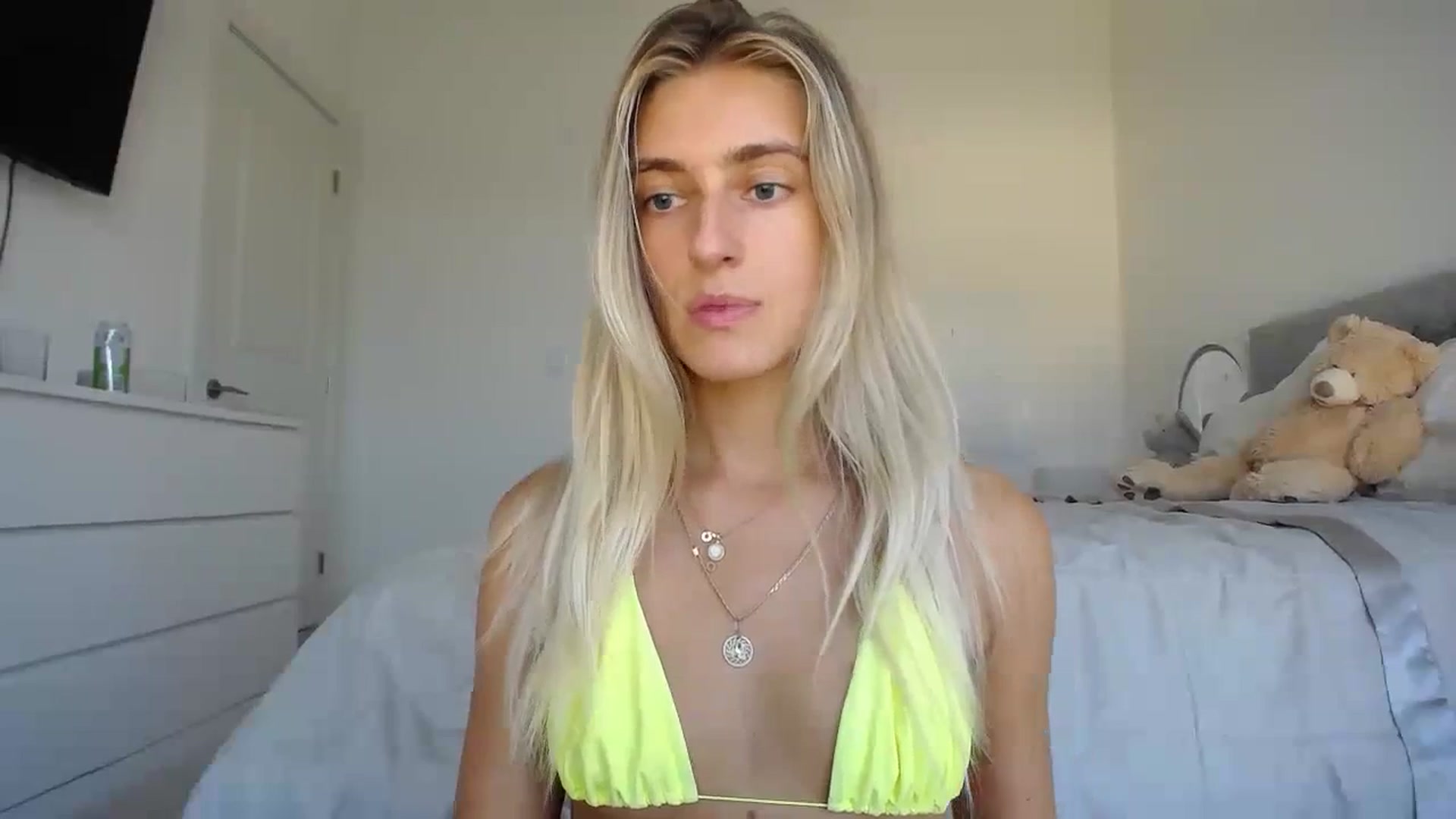 Gallery image thumbnail from Vodka_Queen's myfreecams stream on, 08/19/2023, 24:01 image 7 of 20