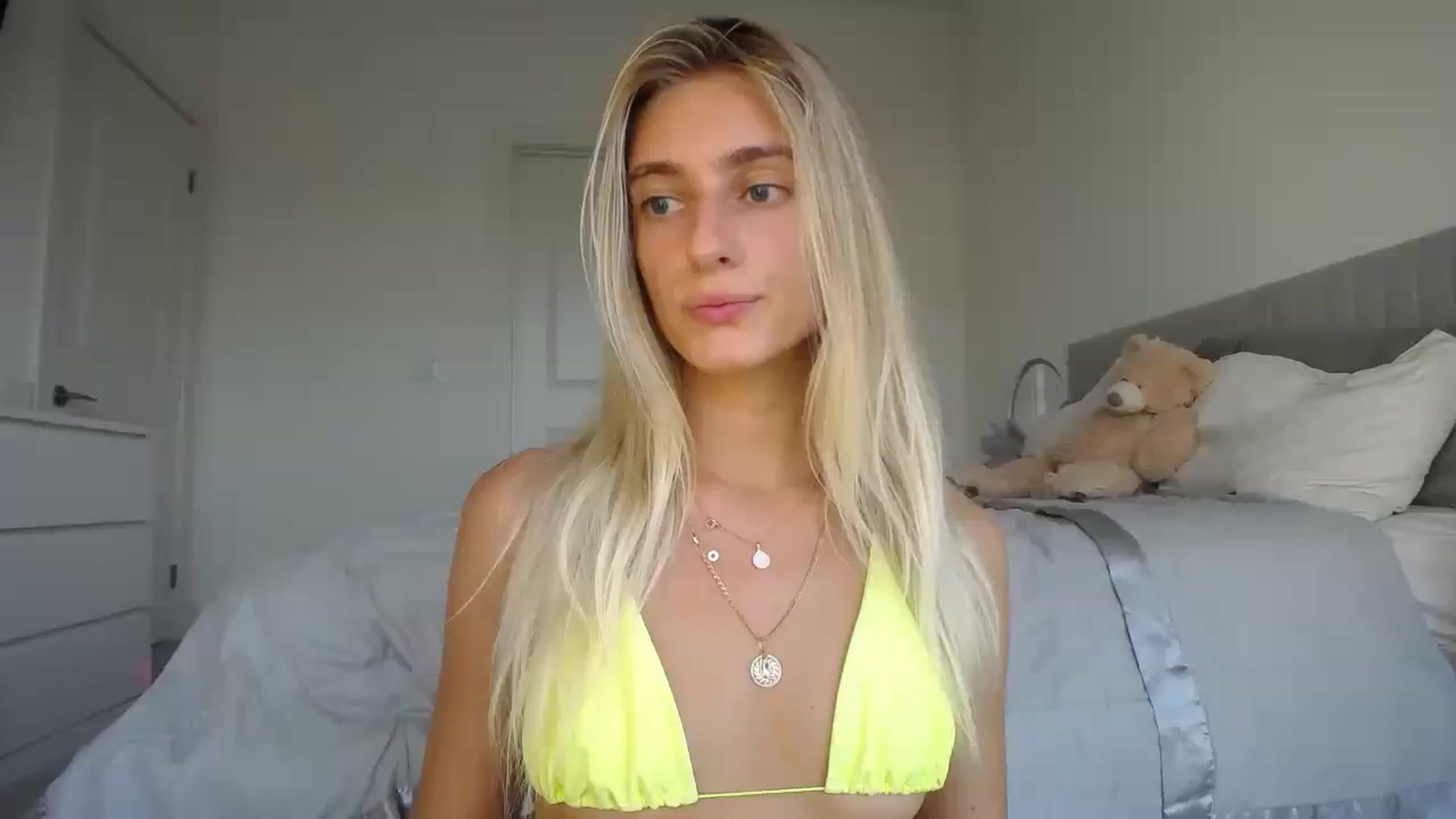 Gallery image thumbnail from Vodka_Queen's myfreecams stream on, 08/19/2023, 03:00 image 13 of 20