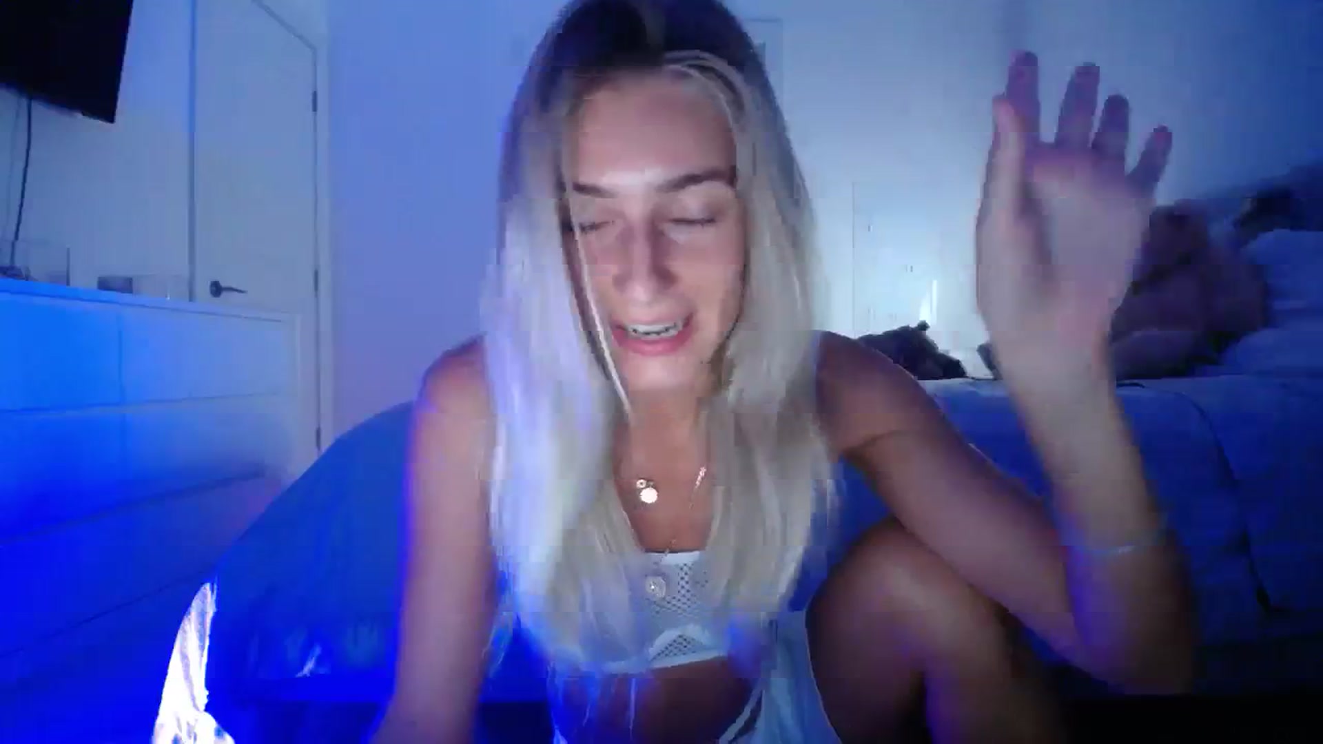 Gallery image thumbnail from Vodka_Queen's myfreecams stream on, 08/20/2023, 03:27 image 19 of 20