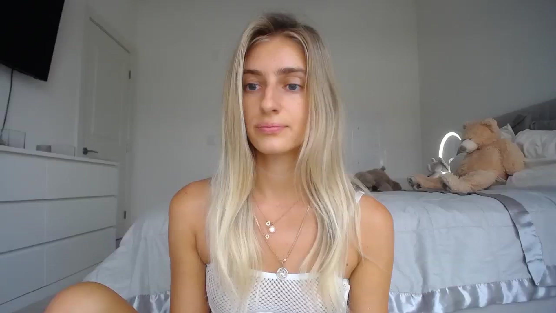Gallery image thumbnail from Vodka_Queen's myfreecams stream on, 08/20/2023, 03:27 image 12 of 20