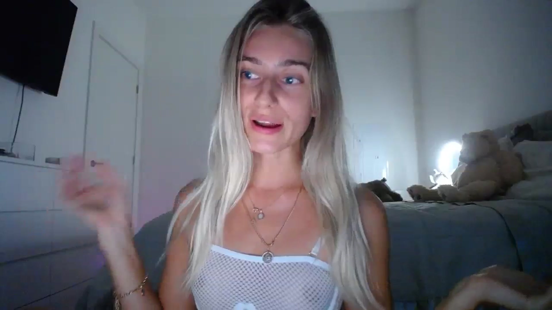 Gallery image thumbnail from Vodka_Queen's myfreecams stream on, 08/20/2023, 03:27 image 18 of 20