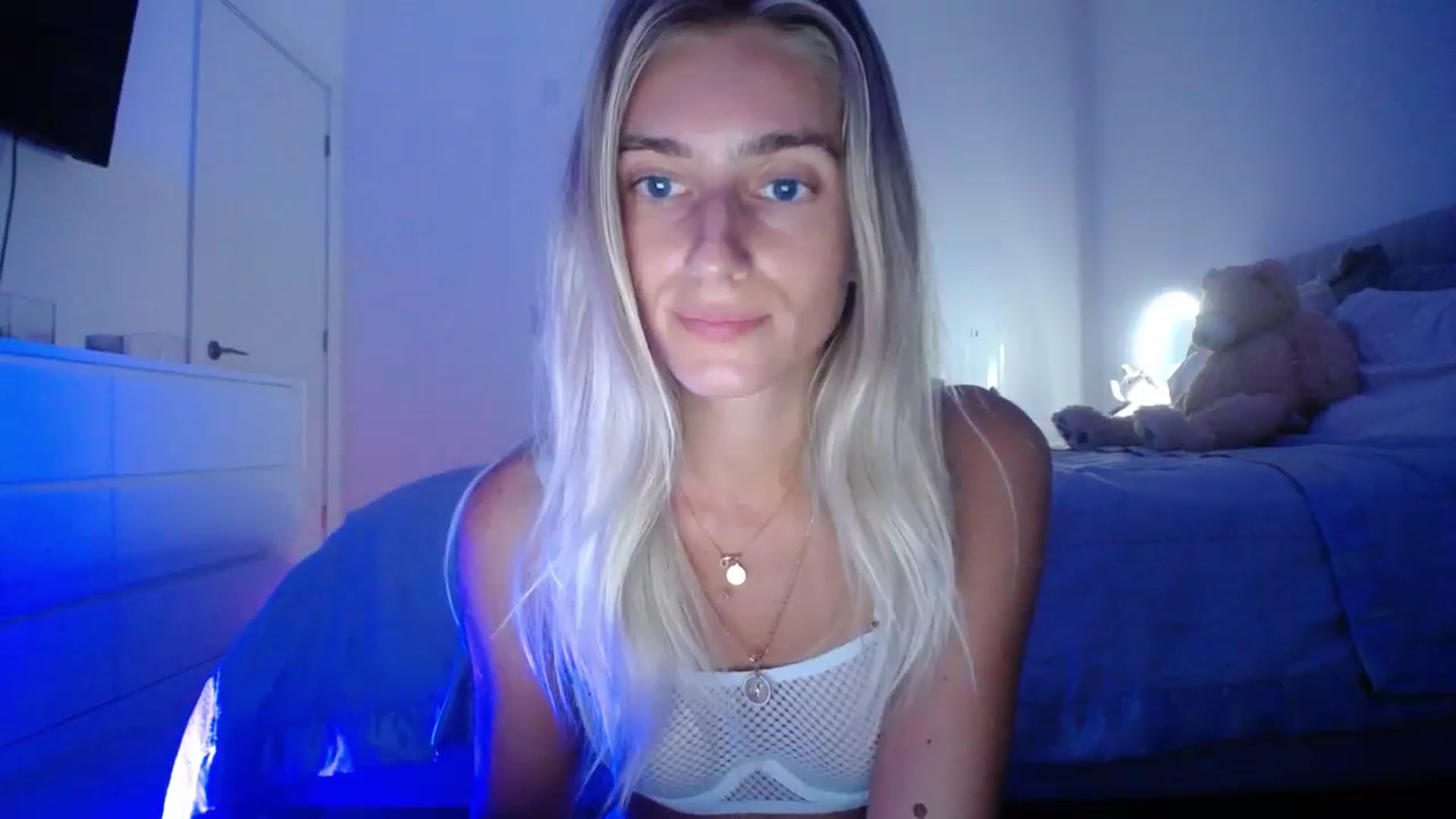 Gallery image thumbnail from Vodka_Queen's myfreecams stream on, 08/20/2023, 04:13 image 6 of 20