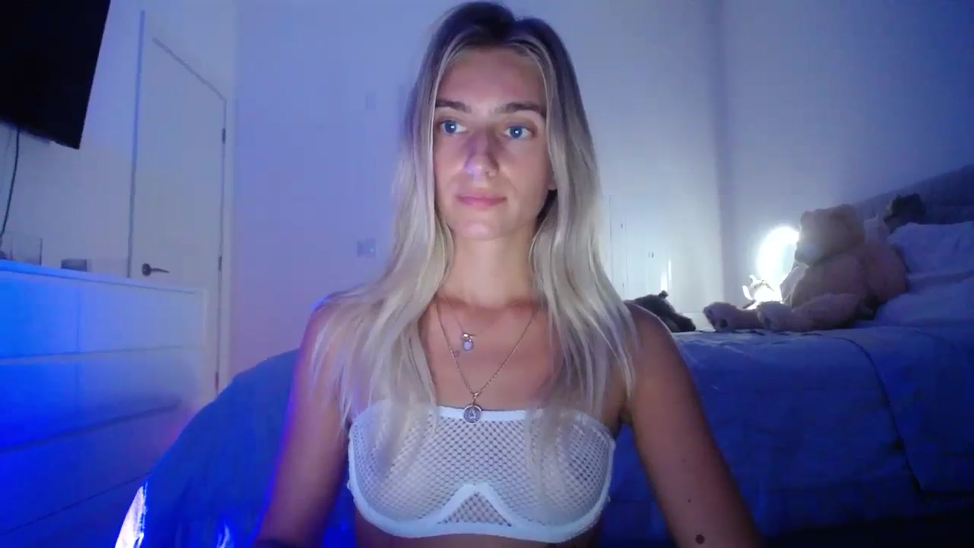 Gallery image thumbnail from Vodka_Queen's myfreecams stream on, 08/20/2023, 04:13 image 8 of 20