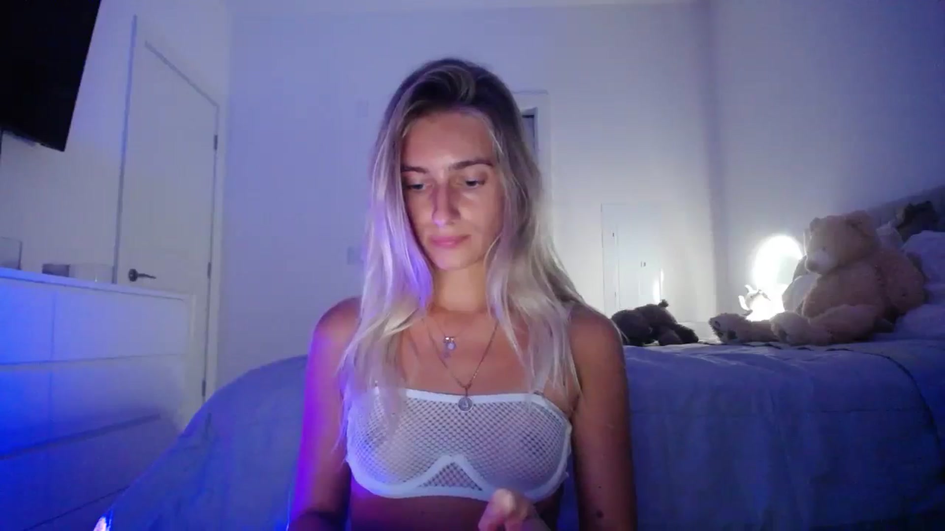 Gallery image thumbnail from Vodka_Queen's myfreecams stream on, 08/20/2023, 04:13 image 13 of 20