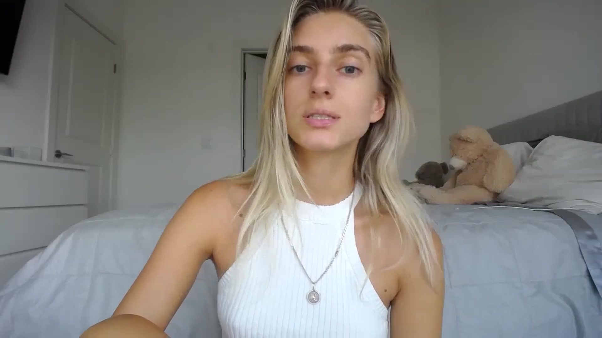 Gallery image thumbnail from Vodka_Queen's myfreecams stream on, 08/22/2023, 01:24 image 19 of 20