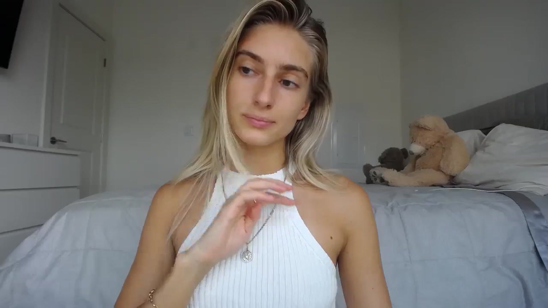 Gallery image thumbnail from Vodka_Queen's myfreecams stream on, 08/22/2023, 01:24 image 18 of 20