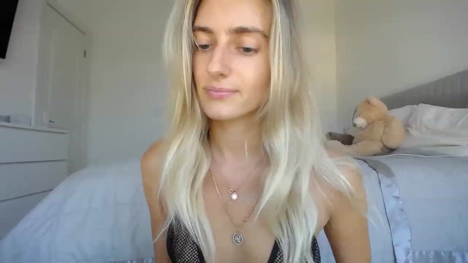 Gallery image thumbnail from Vodka_Queen's myfreecams stream on, 08/24/2023, 24:01 image 6 of 20