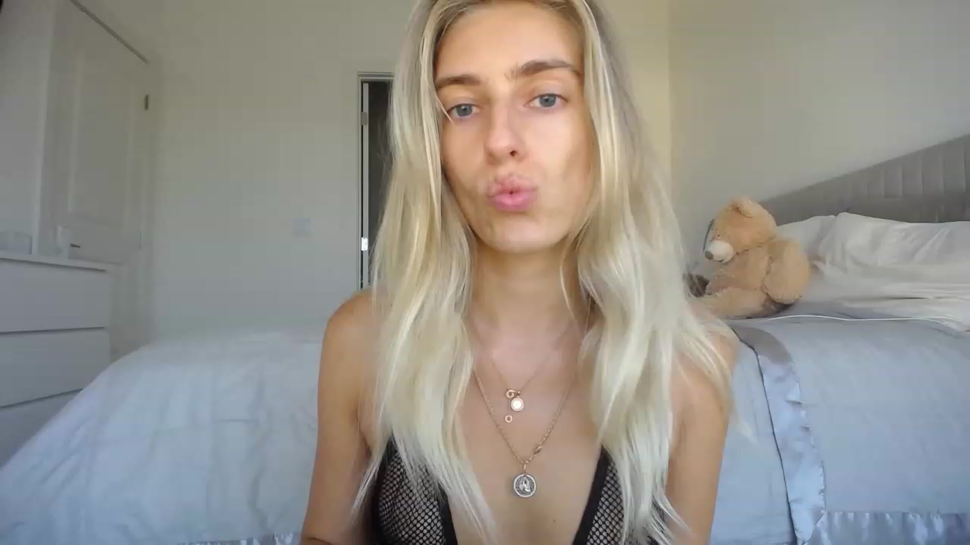 Gallery image thumbnail from Vodka_Queen's myfreecams stream on, 08/24/2023, 24:01 image 5 of 20