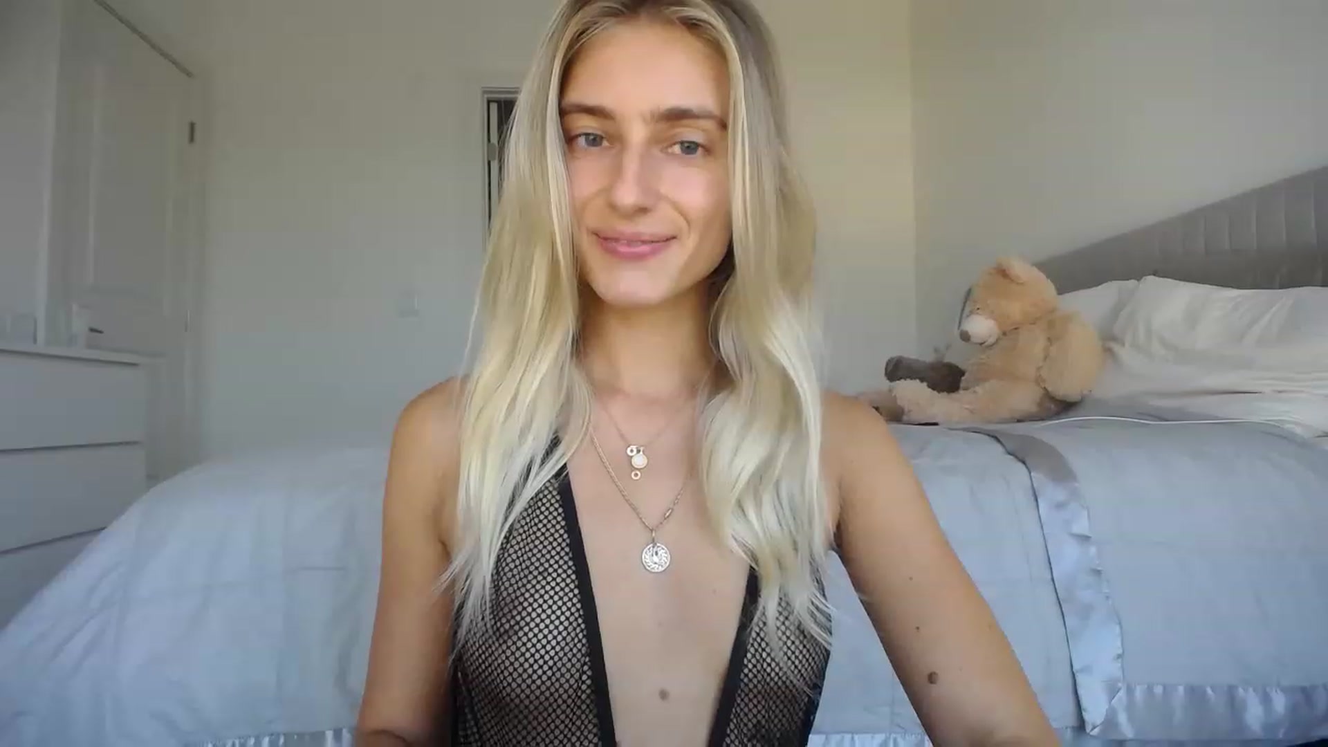 Gallery image thumbnail from Vodka_Queen's myfreecams stream on, 08/24/2023, 24:01 image 19 of 20