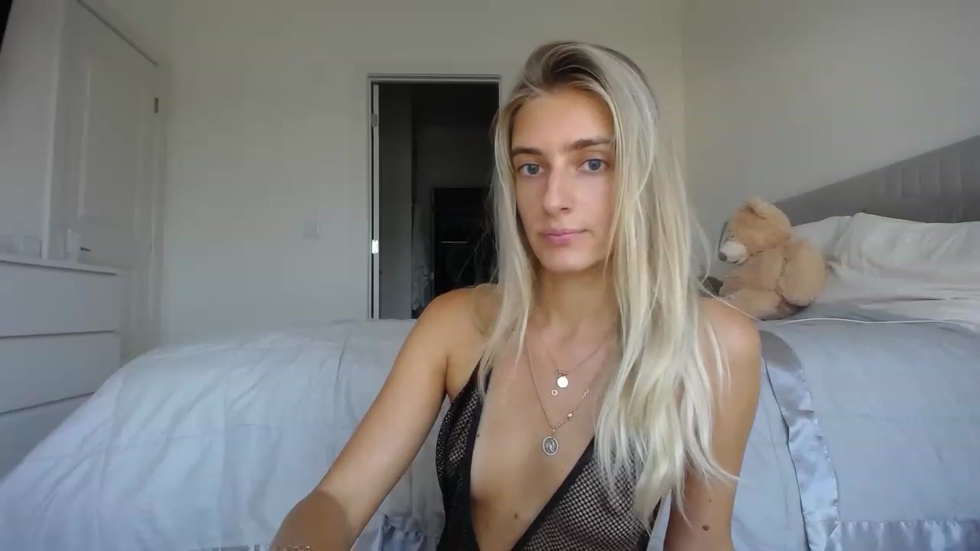 Gallery image thumbnail from Vodka_Queen's myfreecams stream on, 08/24/2023, 01:09 image 12 of 20