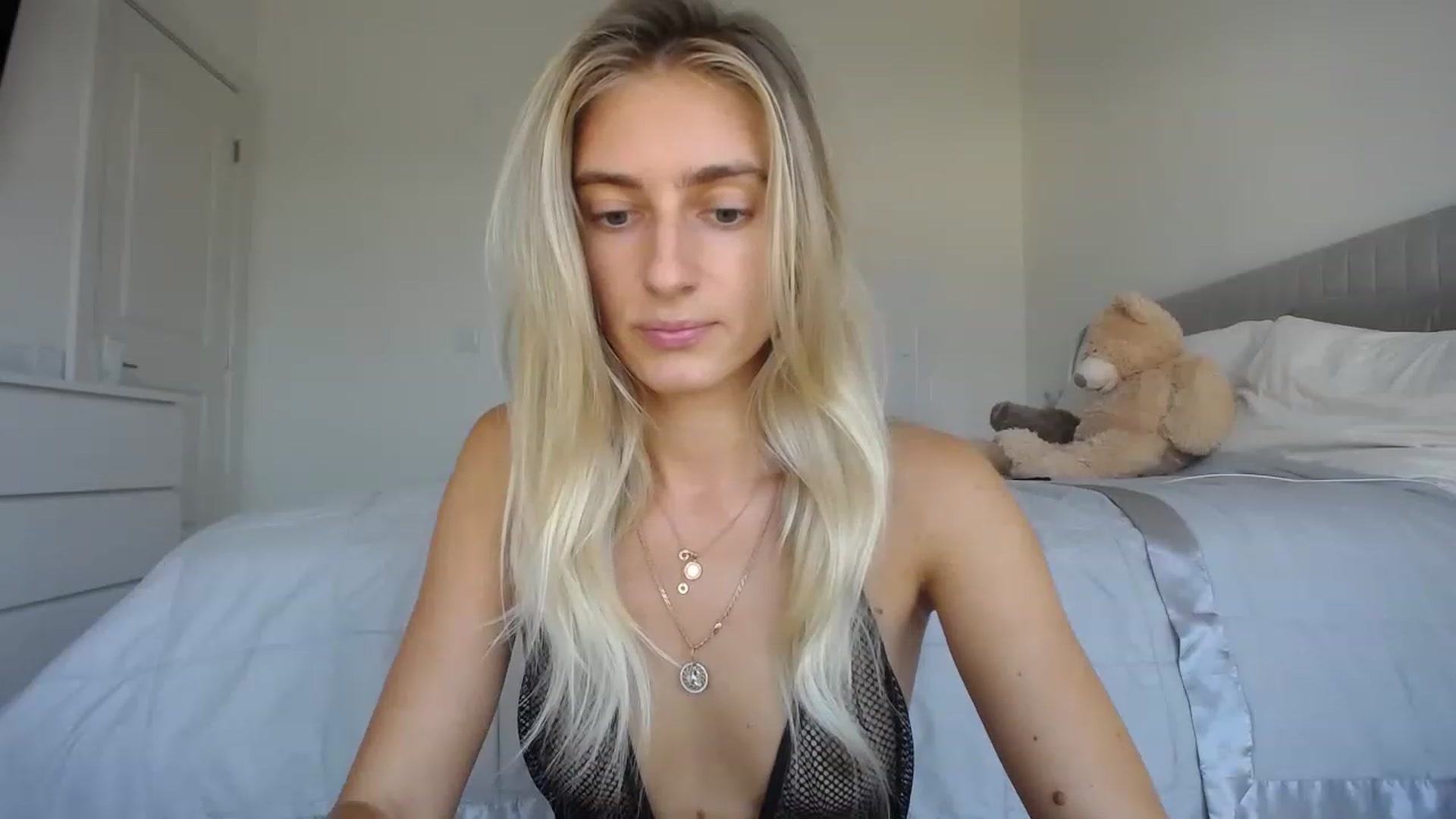 Gallery image thumbnail from Vodka_Queen's myfreecams stream on, 08/24/2023, 01:09 image 7 of 20