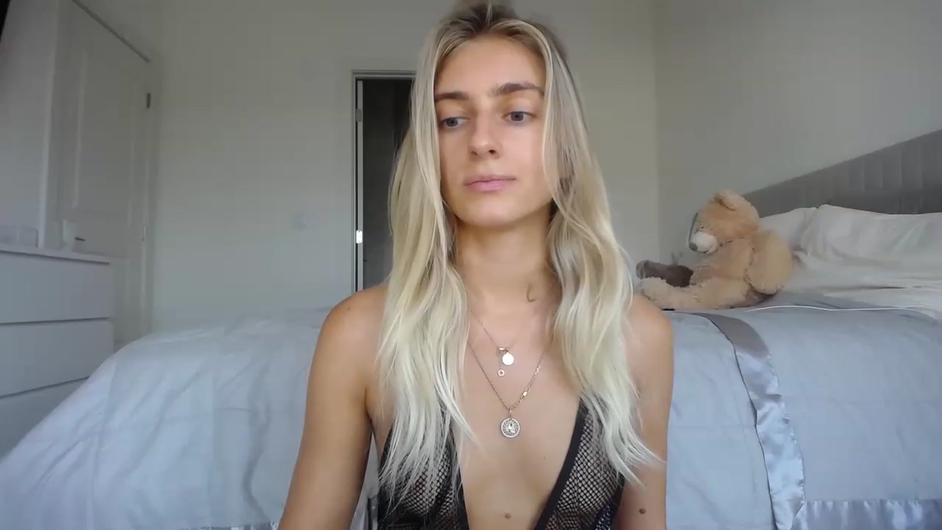 Gallery image thumbnail from Vodka_Queen's myfreecams stream on, 08/24/2023, 01:09 image 17 of 20