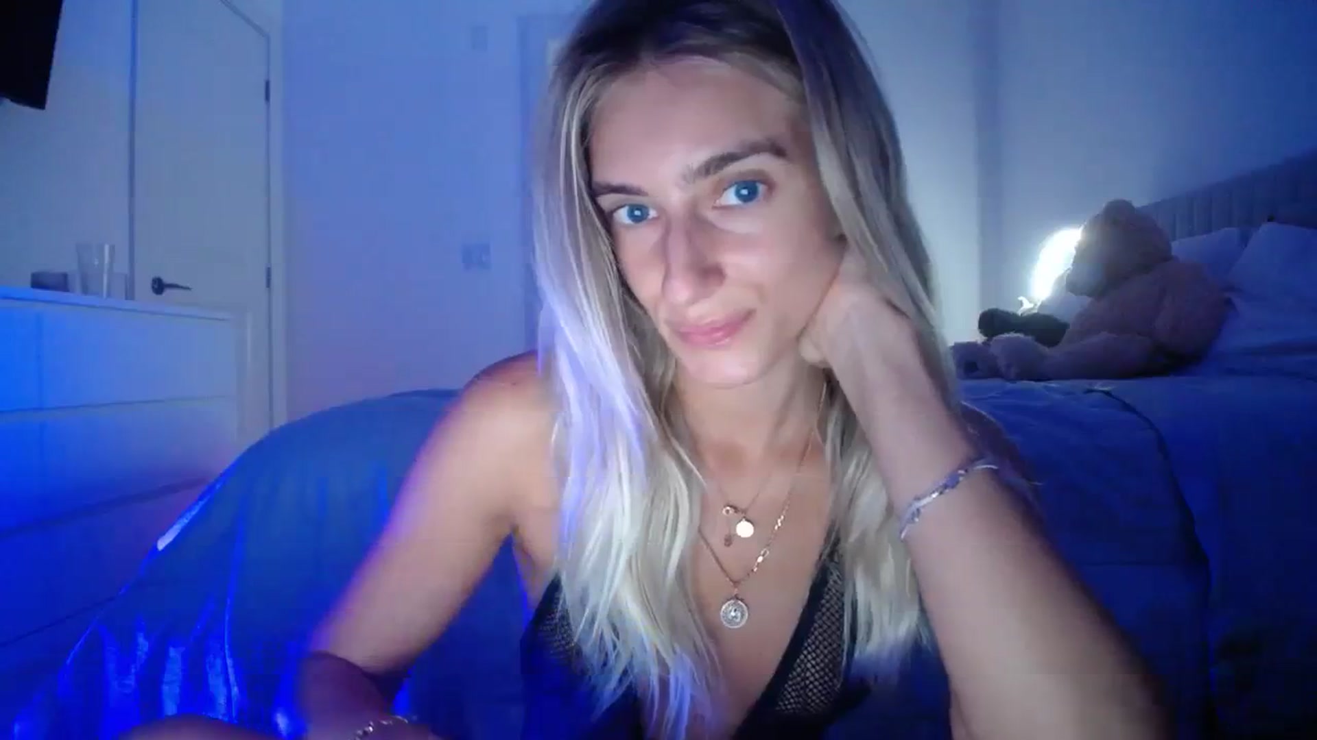 Gallery image thumbnail from Vodka_Queen's myfreecams stream on, 08/24/2023, 03:18 image 18 of 20
