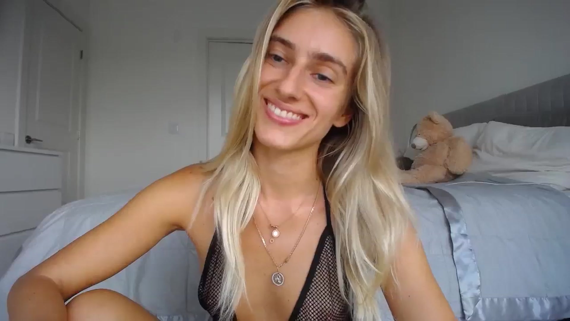 Gallery image thumbnail from Vodka_Queen's myfreecams stream on, 08/24/2023, 03:18 image 5 of 20
