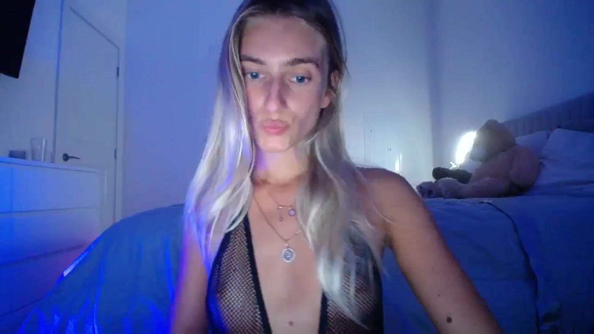 Gallery image thumbnail from Vodka_Queen's myfreecams stream on, 08/24/2023, 03:18 image 15 of 20