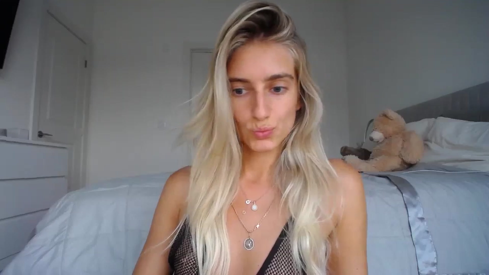 Gallery image thumbnail from Vodka_Queen's myfreecams stream on, 08/24/2023, 03:18 image 9 of 20