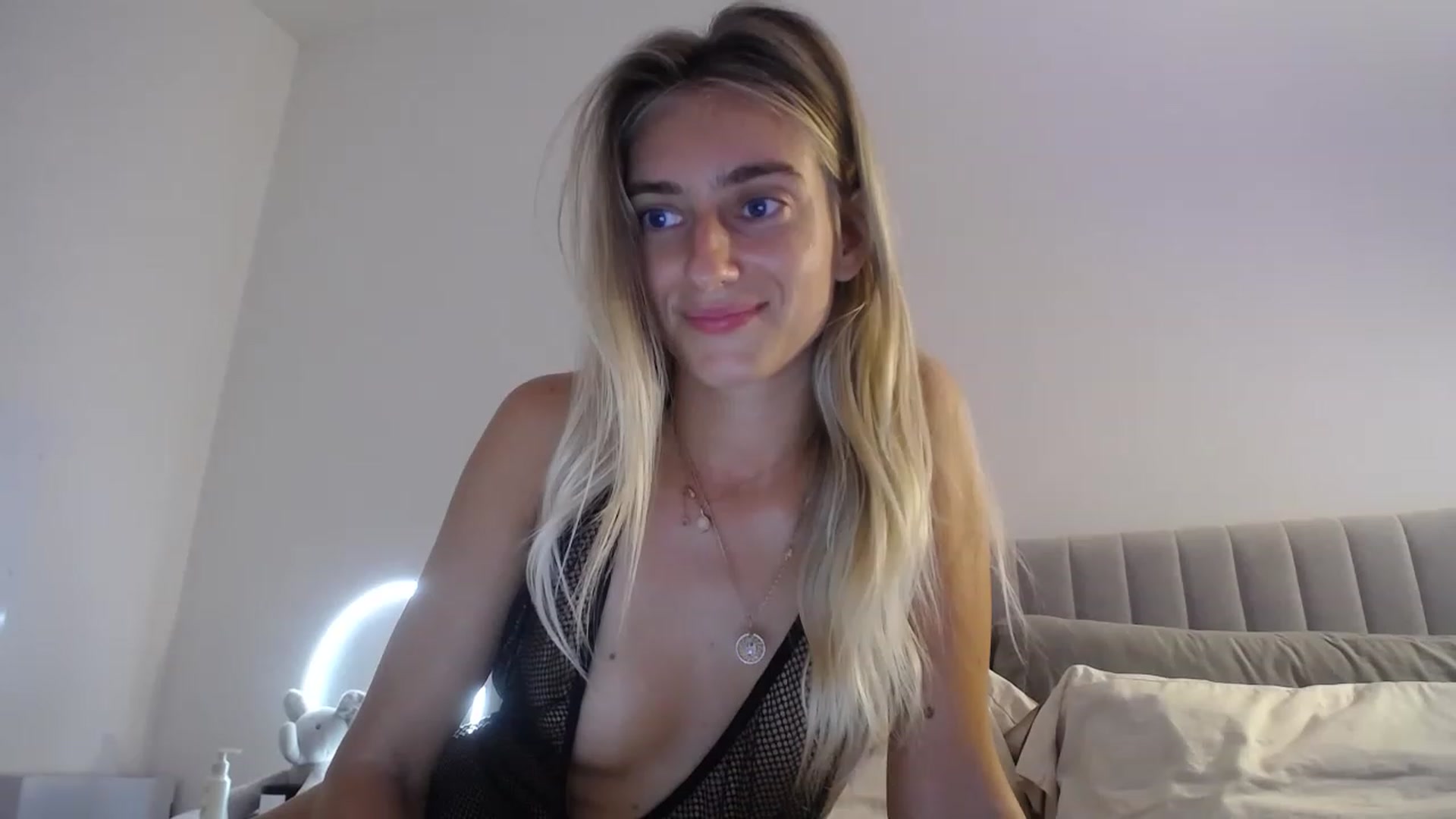 Gallery image thumbnail from Vodka_Queen's myfreecams stream on, 08/24/2023, 06:06 image 4 of 20