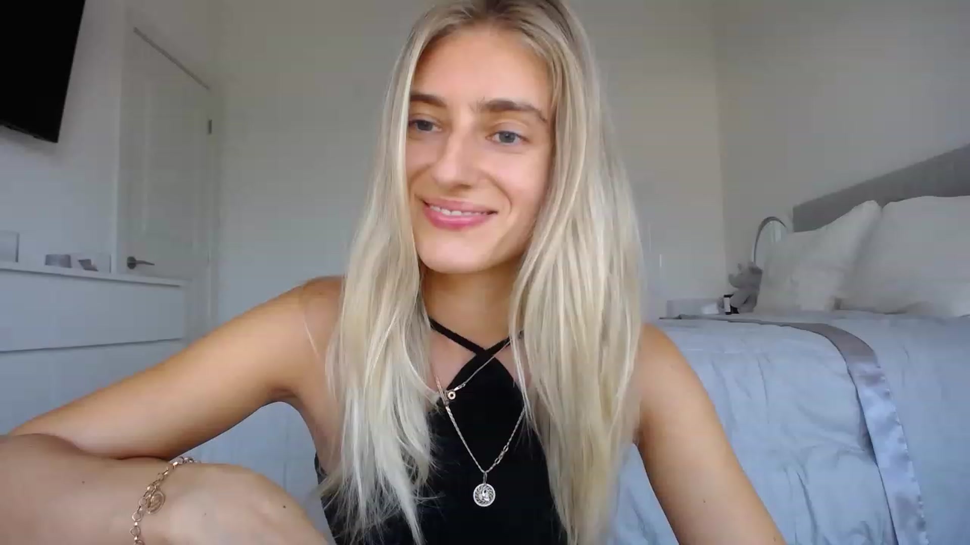 Gallery image thumbnail from Vodka_Queen's myfreecams stream on, 08/26/2023, 24:56 image 10 of 20