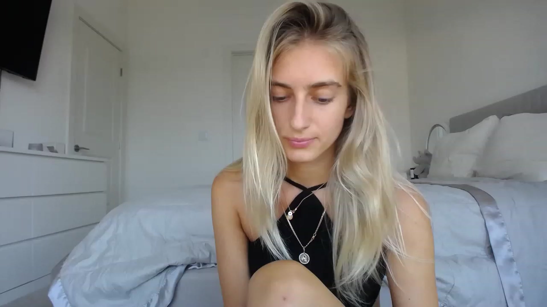 Gallery image thumbnail from Vodka_Queen's myfreecams stream on, 08/26/2023, 24:56 image 15 of 20