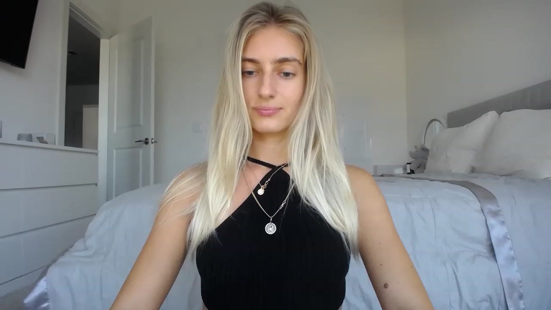 Gallery image thumbnail from Vodka_Queen's myfreecams stream on, 08/26/2023, 24:56 image 1 of 20