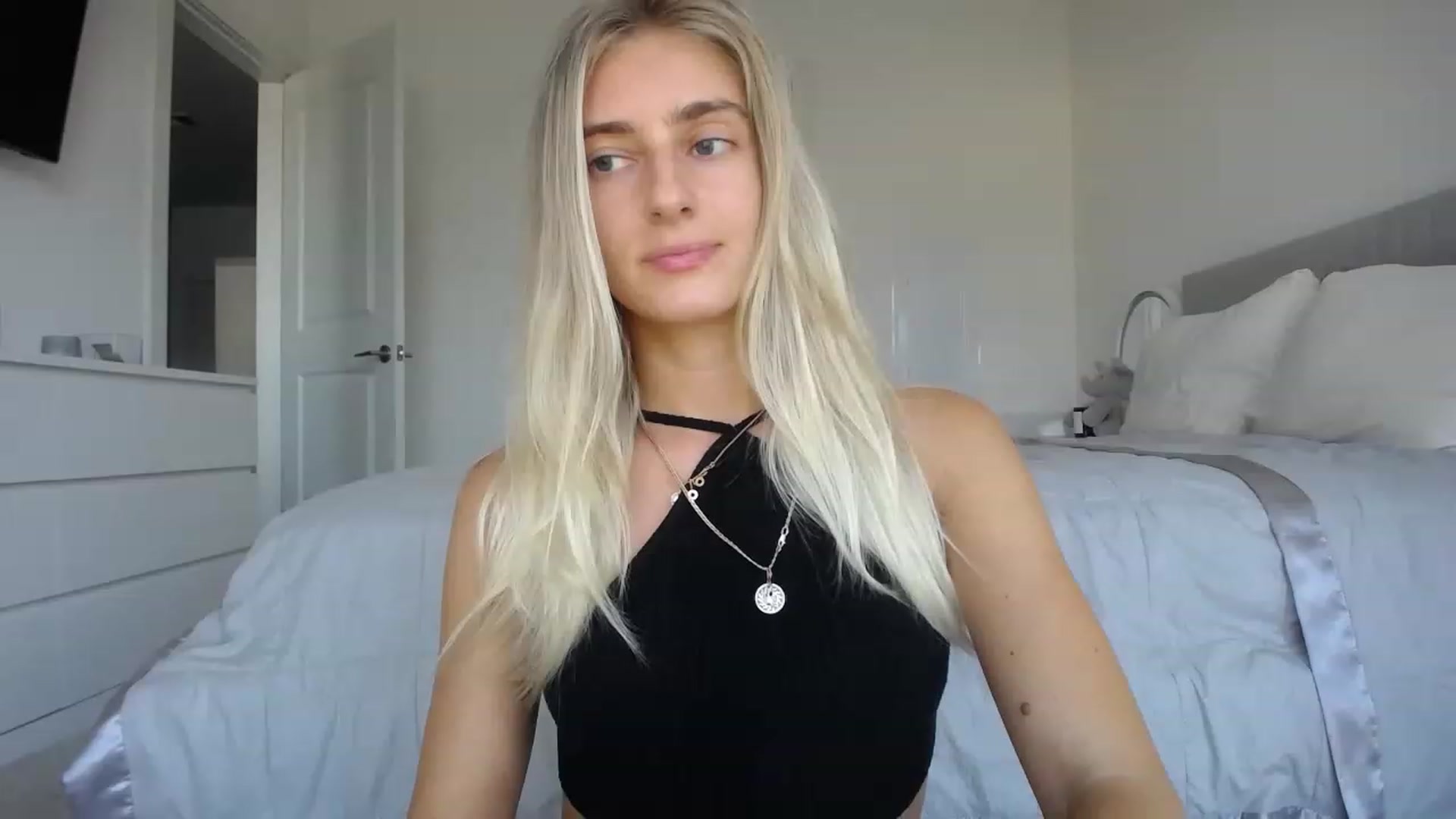 Gallery image thumbnail from Vodka_Queen's myfreecams stream on, 08/26/2023, 24:56 image 6 of 20
