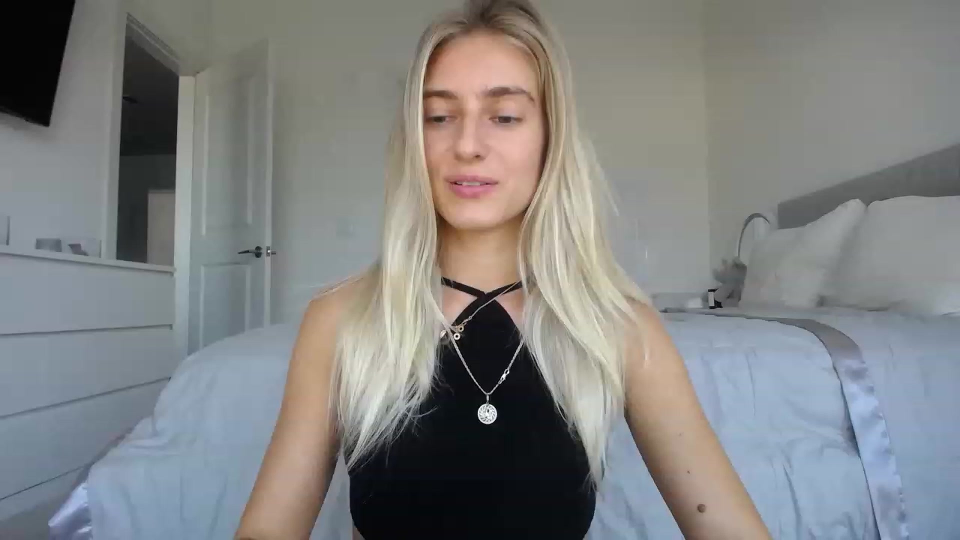 Gallery image thumbnail from Vodka_Queen's myfreecams stream on, 08/26/2023, 24:56 image 7 of 20
