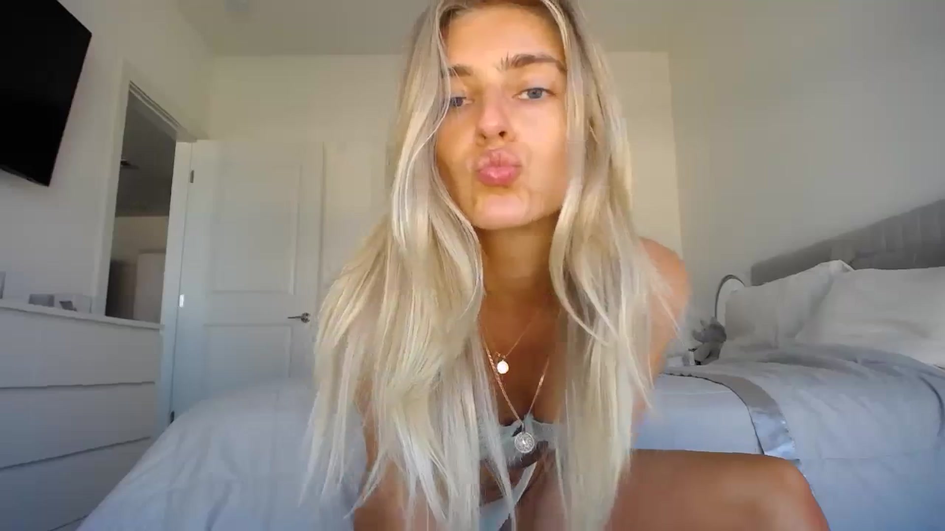 Gallery image thumbnail from Vodka_Queen's myfreecams stream on, 08/26/2023, 23:05 image 5 of 20