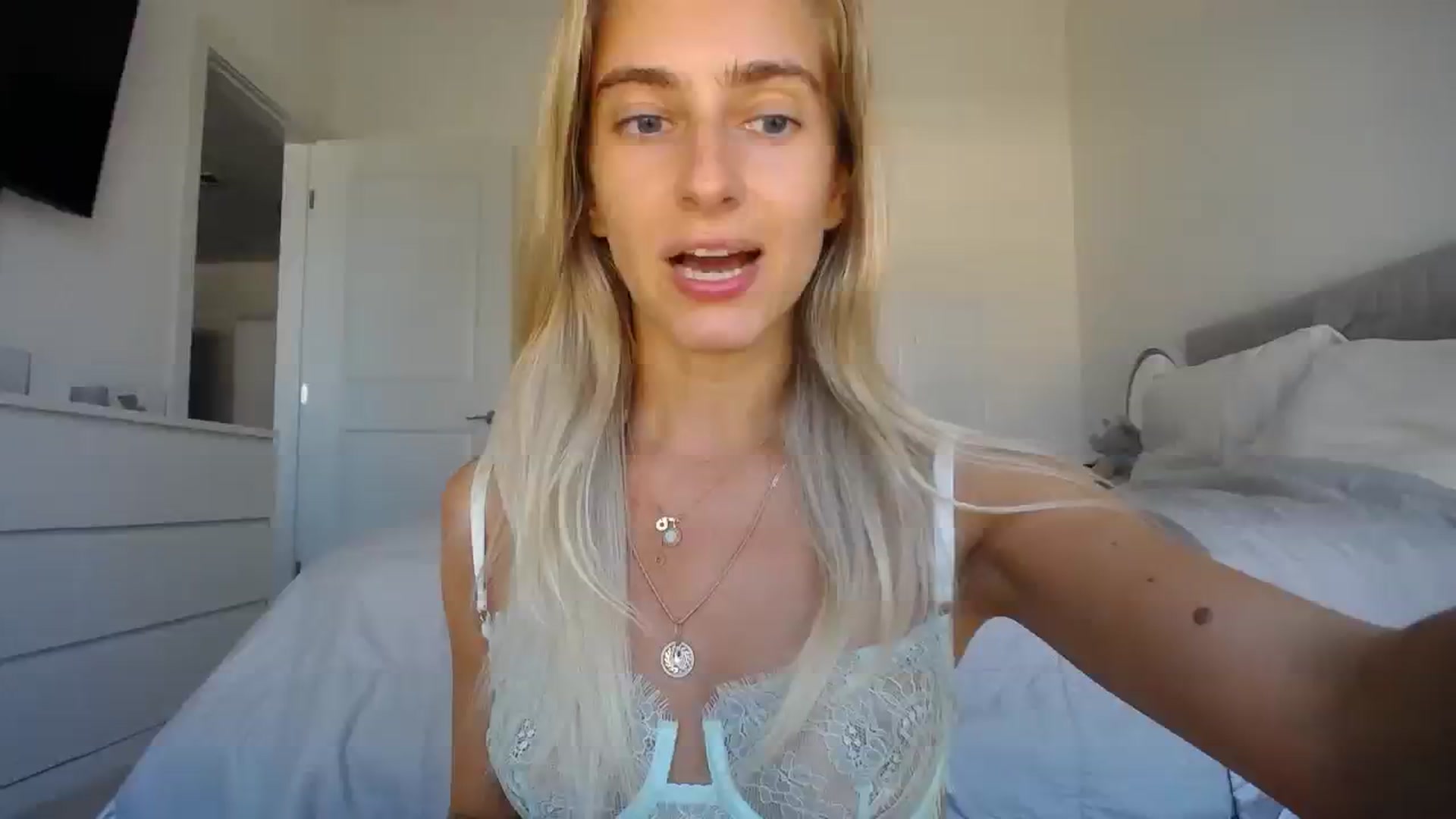 Gallery image thumbnail from Vodka_Queen's myfreecams stream on, 08/26/2023, 23:26 image 16 of 20