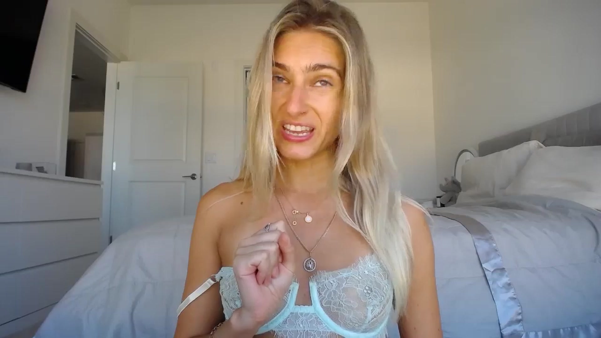 Gallery image thumbnail from Vodka_Queen's myfreecams stream on, 08/26/2023, 23:26 image 6 of 20