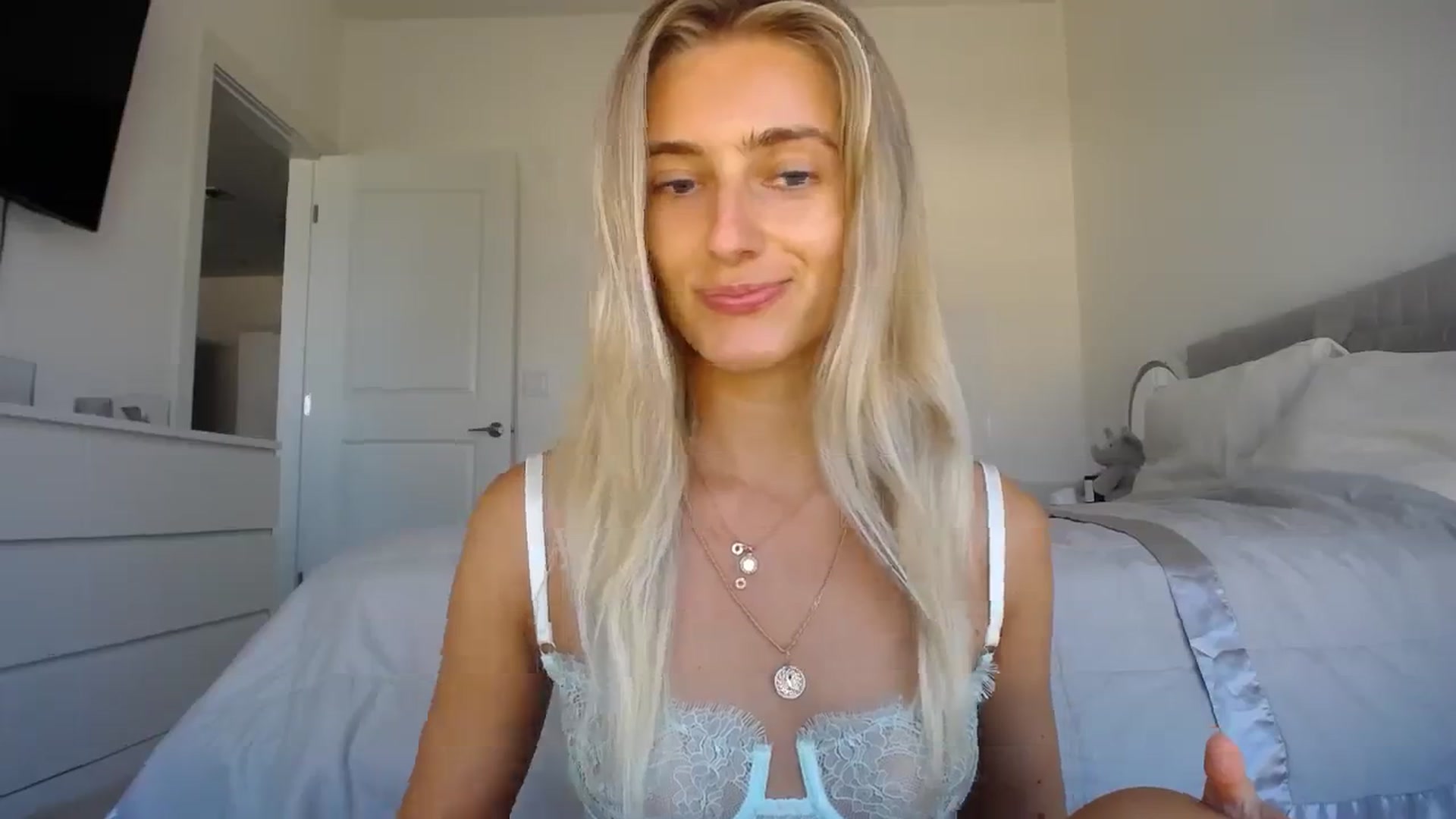 Gallery image thumbnail from Vodka_Queen's myfreecams stream on, 08/26/2023, 23:26 image 17 of 20