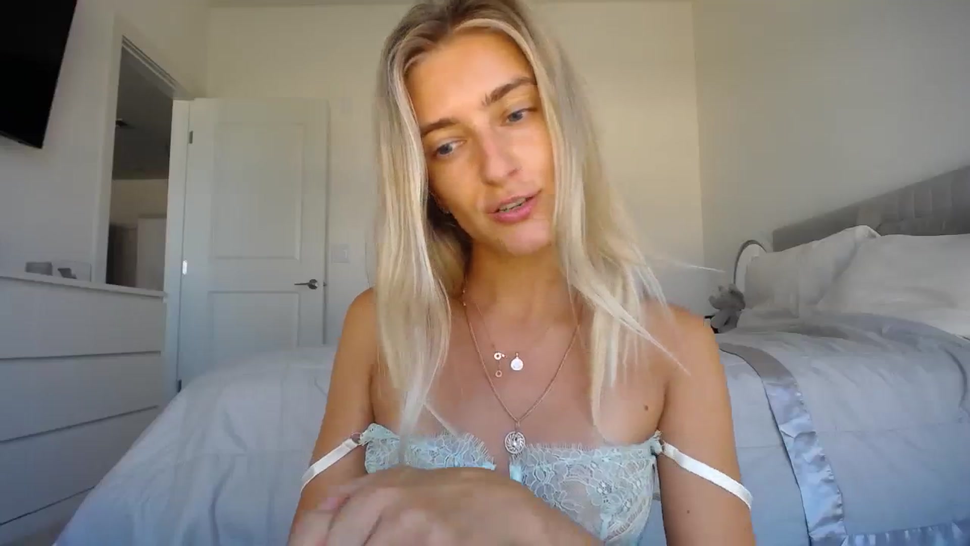 Gallery image thumbnail from Vodka_Queen's myfreecams stream on, 08/26/2023, 23:26 image 9 of 20