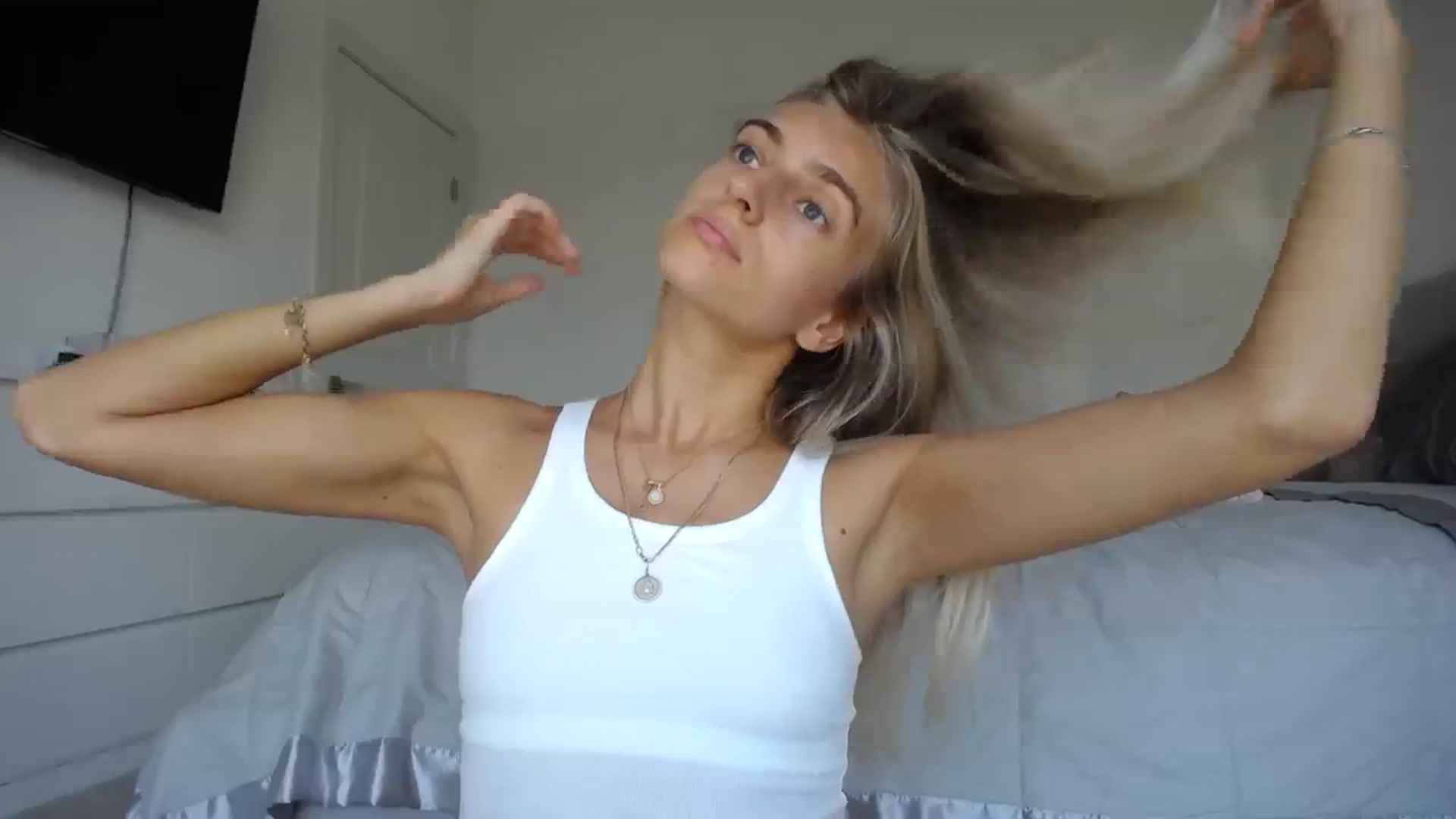 Gallery image thumbnail from Vodka_Queen's myfreecams stream on, 09/13/2023, 24:45 image 20 of 20