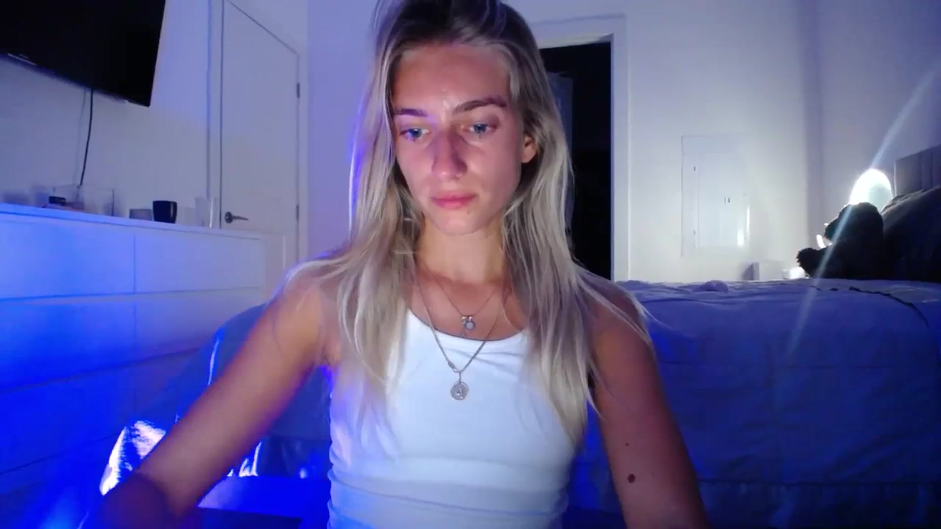 Gallery image thumbnail from Vodka_Queen's myfreecams stream on, 09/13/2023, 03:19 image 15 of 20