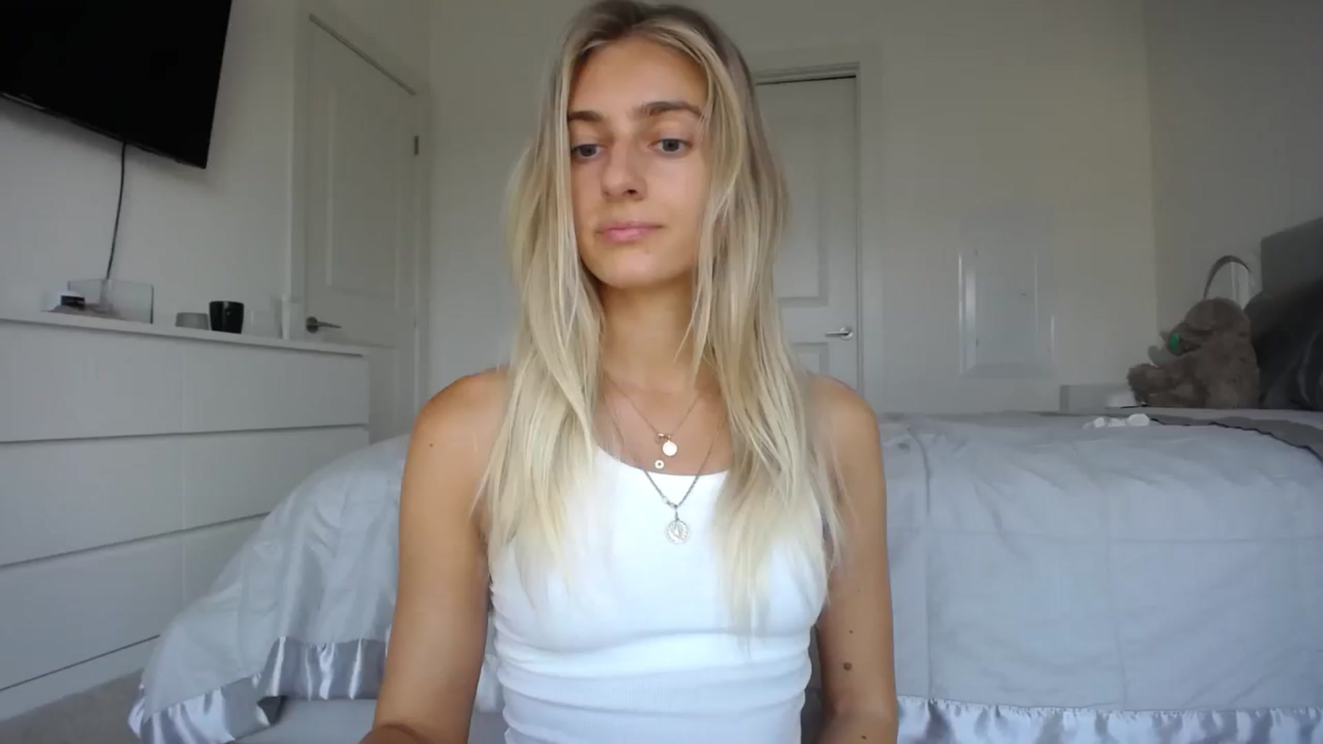 Gallery image thumbnail from Vodka_Queen's myfreecams stream on, 09/13/2023, 03:19 image 1 of 20