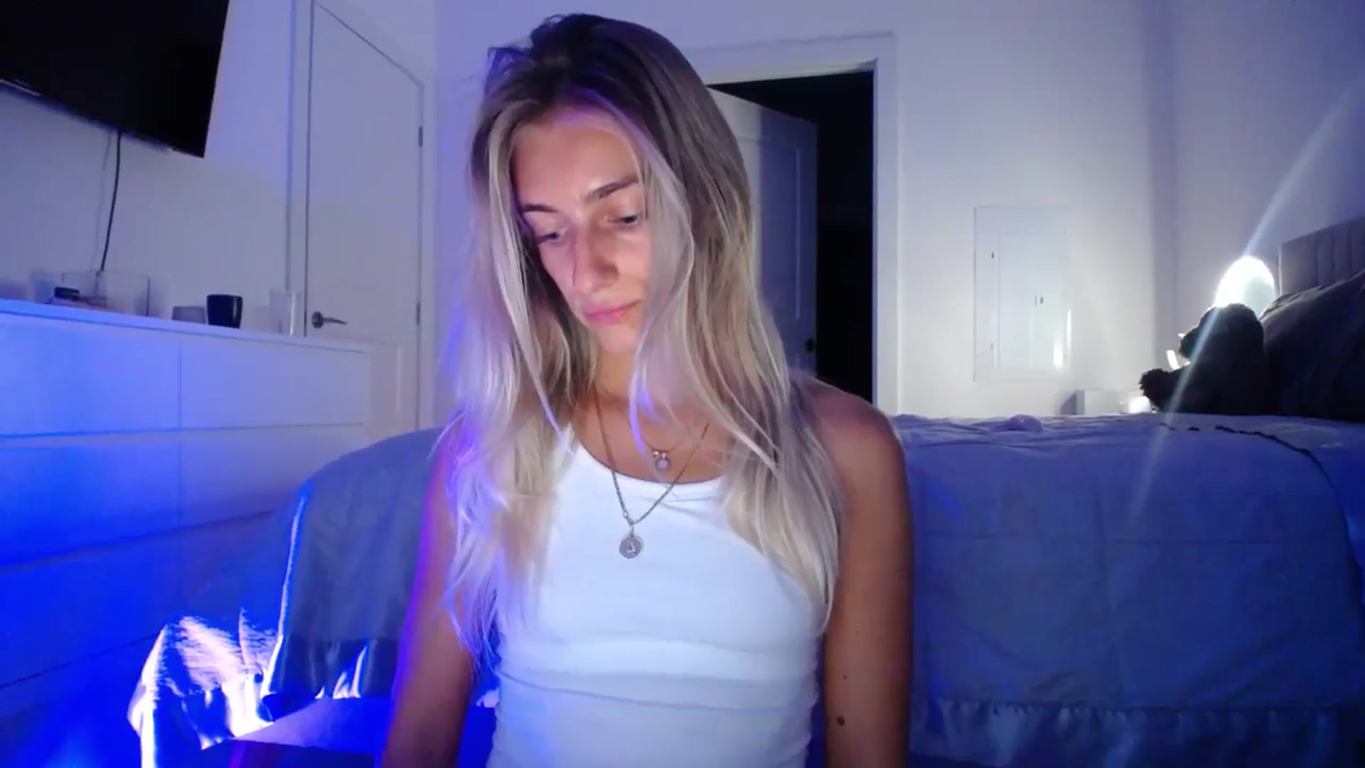 Gallery image thumbnail from Vodka_Queen's myfreecams stream on, 09/13/2023, 03:19 image 14 of 20