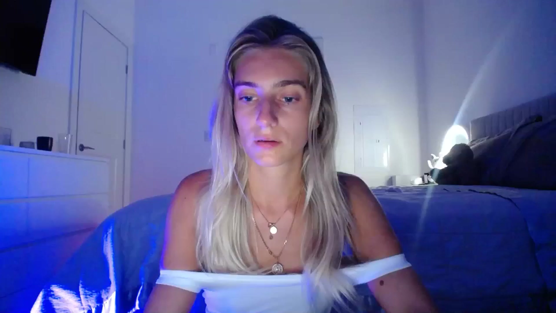Gallery image thumbnail from Vodka_Queen's myfreecams stream on, 09/13/2023, 03:19 image 19 of 20