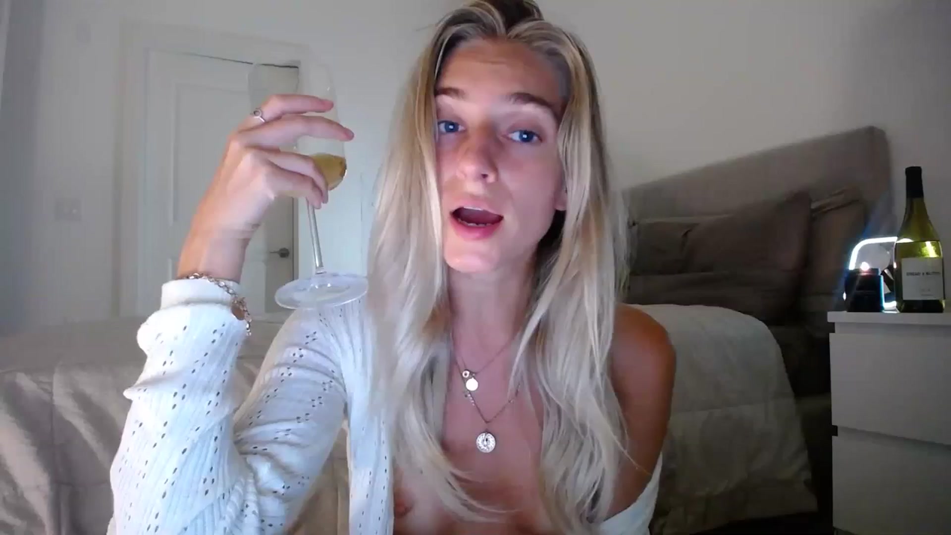 Gallery image thumbnail from Vodka_Queen's myfreecams stream on, 09/15/2023, 04:24 image 19 of 20