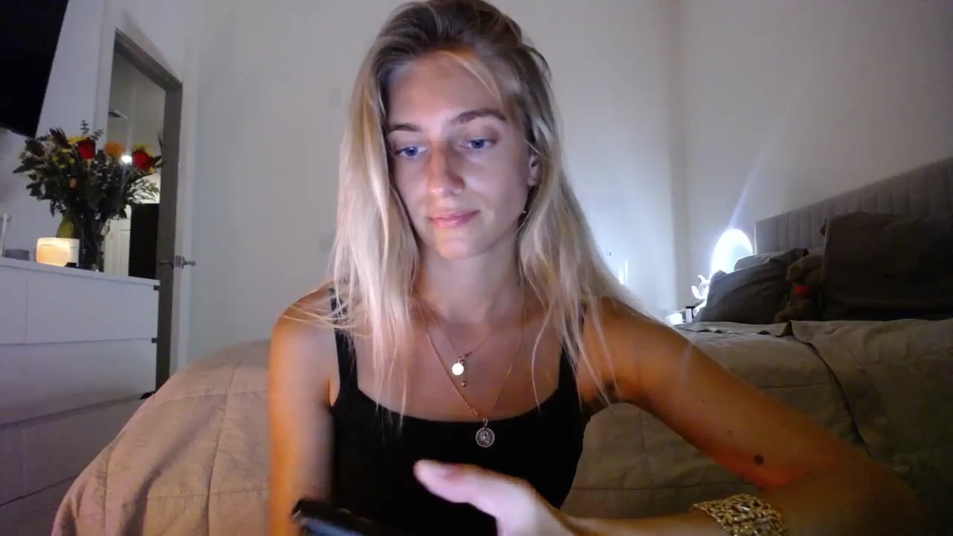 Gallery image thumbnail from Vodka_Queen's myfreecams stream on, 09/16/2023, 02:52 image 12 of 20