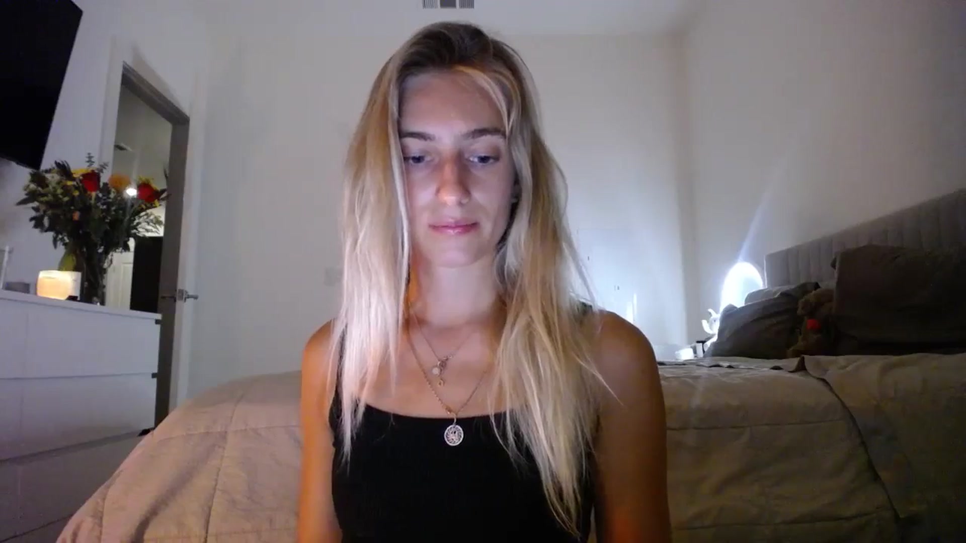 Gallery image thumbnail from Vodka_Queen's myfreecams stream on, 09/16/2023, 02:52 image 15 of 20