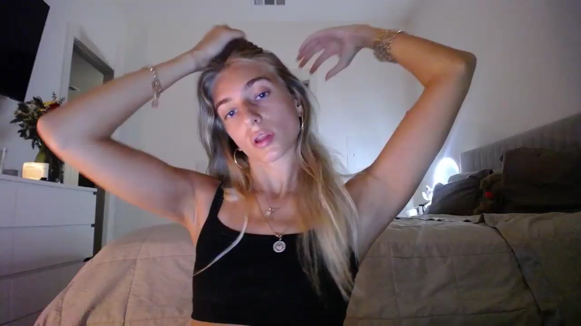 Gallery image thumbnail from Vodka_Queen's myfreecams stream on, 09/16/2023, 02:52 image 17 of 20