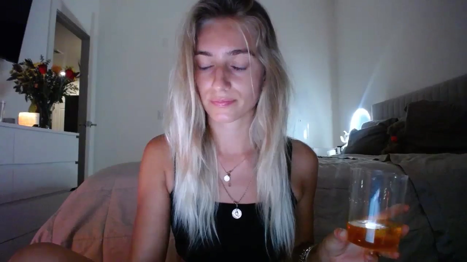 Gallery image thumbnail from Vodka_Queen's myfreecams stream on, 09/16/2023, 02:52 image 4 of 20