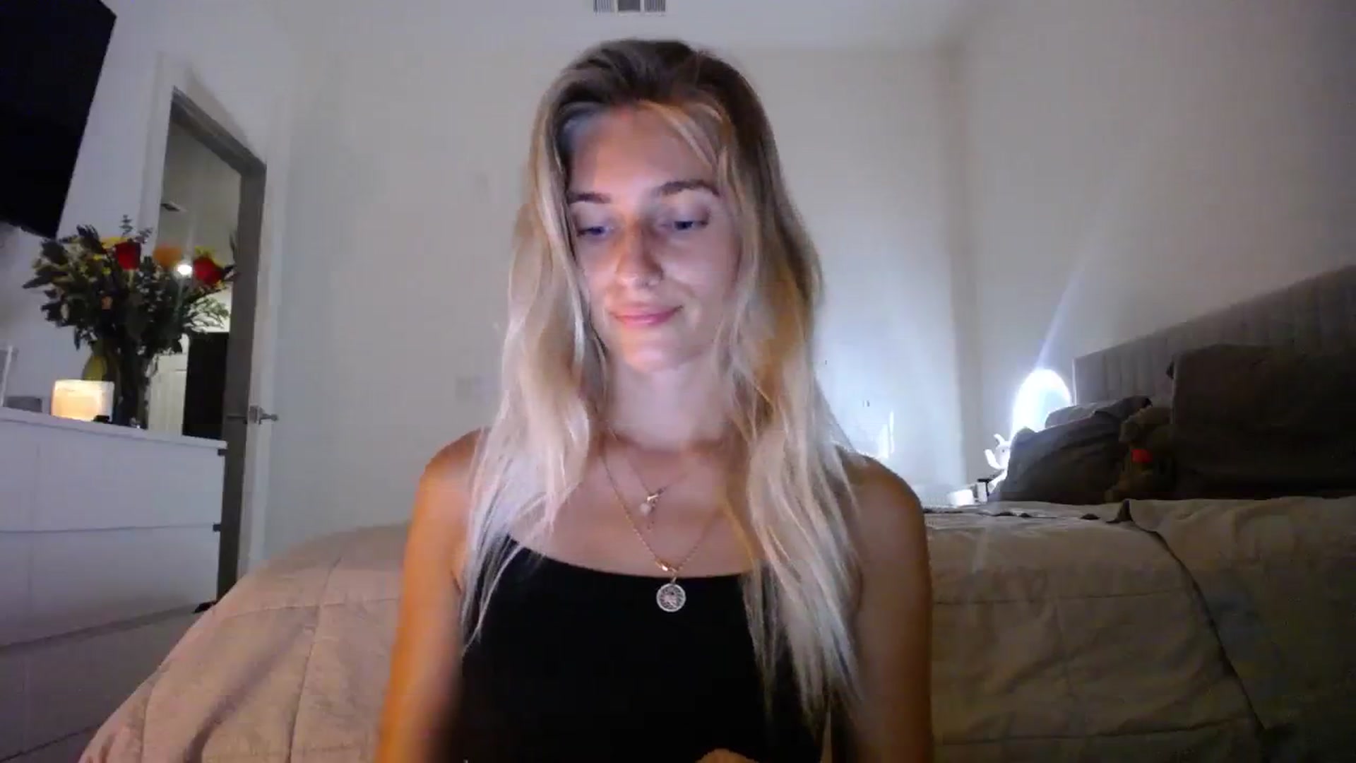 Gallery image thumbnail from Vodka_Queen's myfreecams stream on, 09/16/2023, 02:52 image 16 of 20