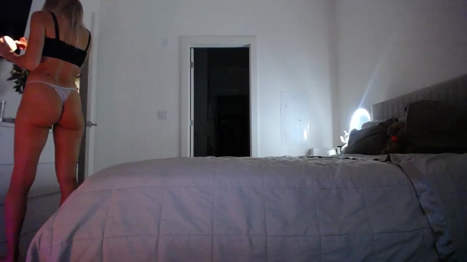 Gallery image thumbnail from Vodka_Queen's myfreecams stream on, 09/16/2023, 02:52 image 2 of 20