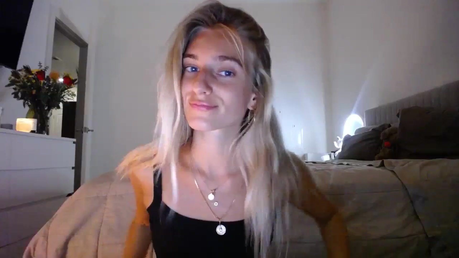 Gallery image thumbnail from Vodka_Queen's myfreecams stream on, 09/16/2023, 02:52 image 11 of 20