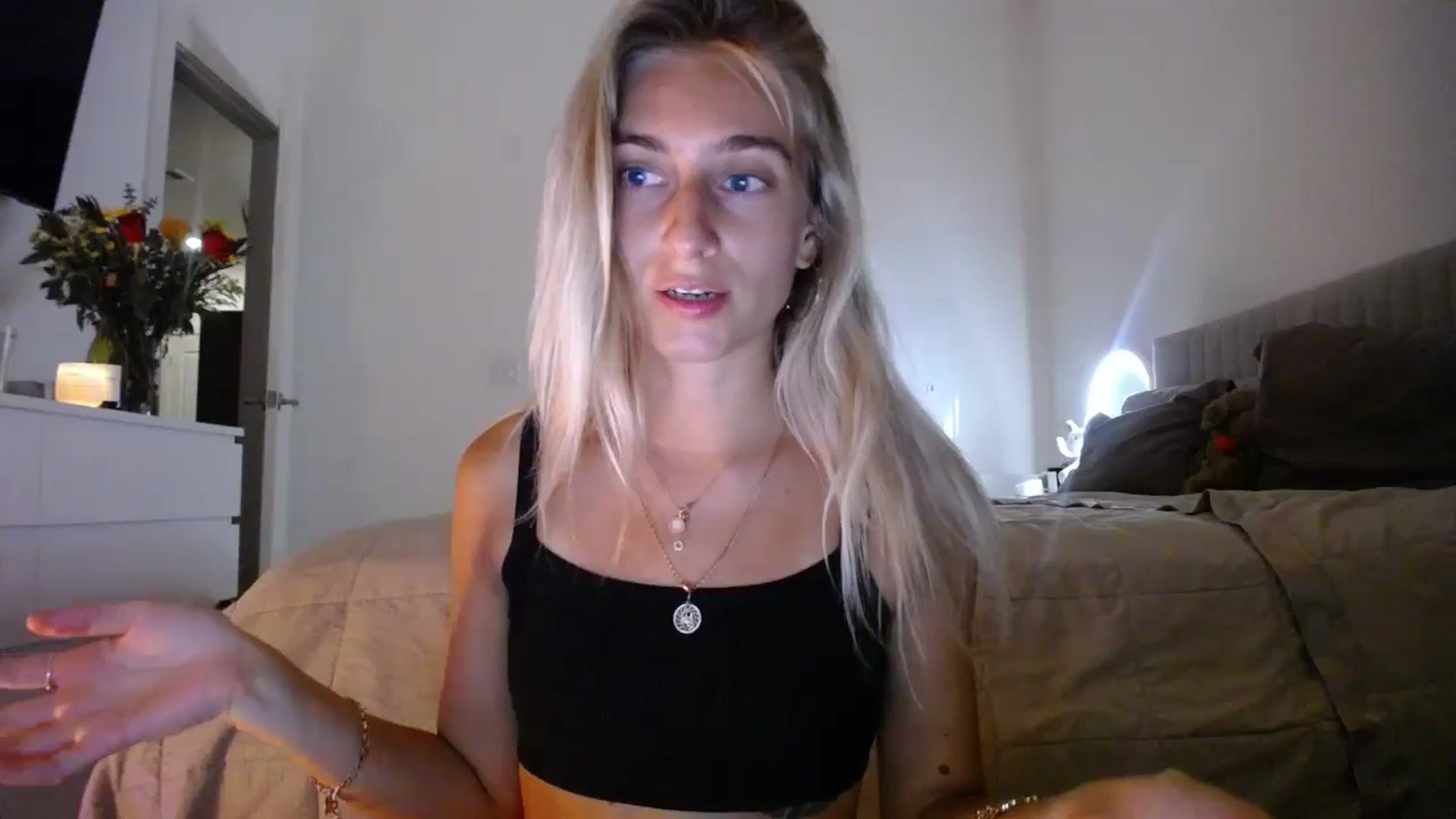 Gallery image thumbnail from Vodka_Queen's myfreecams stream on, 09/16/2023, 02:52 image 13 of 20
